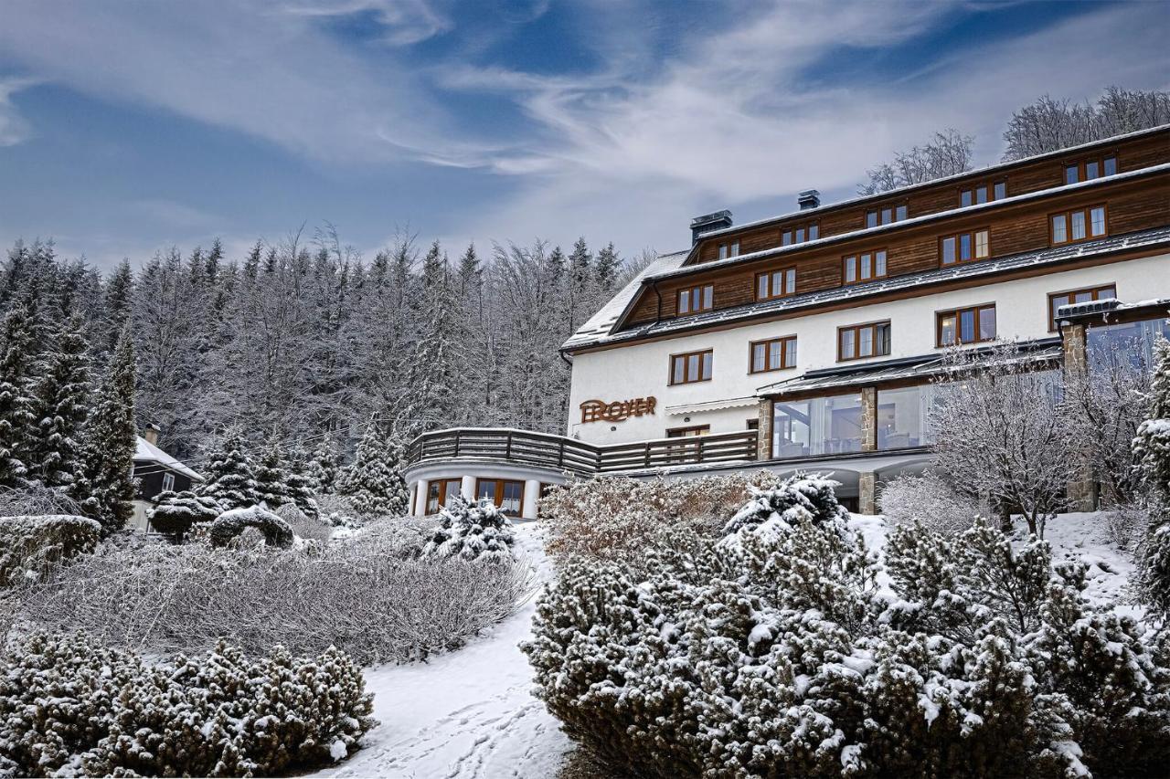 Hotel Troyer Трояновице Экстерьер фото