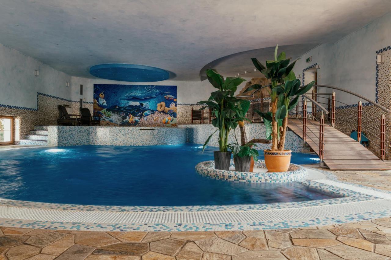 Hotel Troyer Трояновице Экстерьер фото