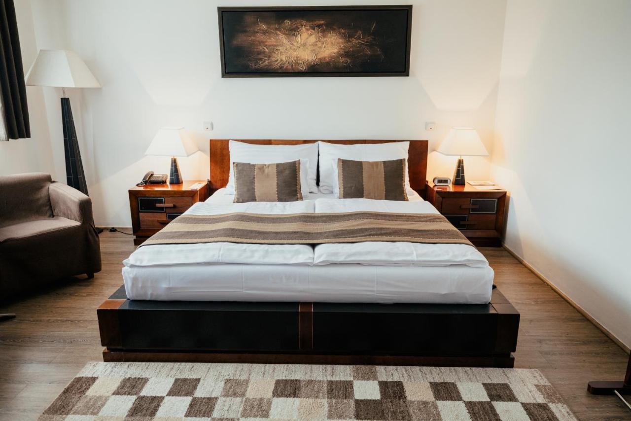Hotel Troyer Трояновице Экстерьер фото